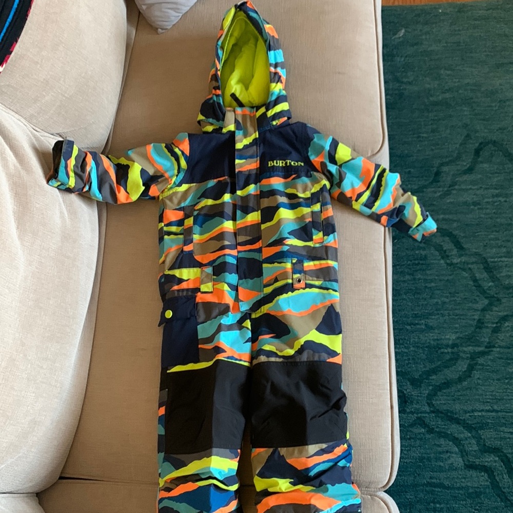 Burton onepiece snow suit for your grom. Size 2T with matching gloves